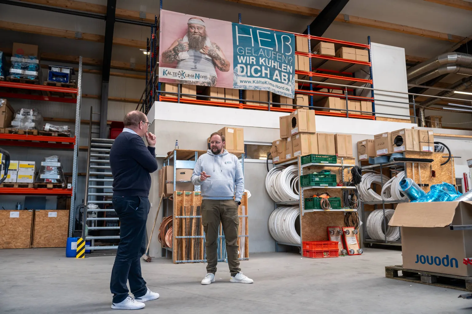 Das zweigeschossige Lager in der neuen Halle