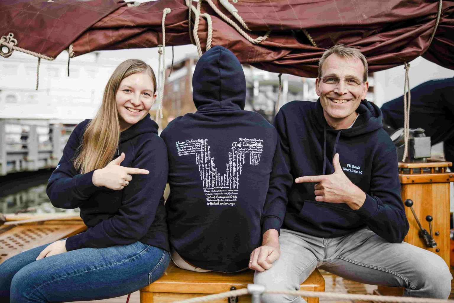 Nachhaltig produzierte Hoodies und Poloshirts